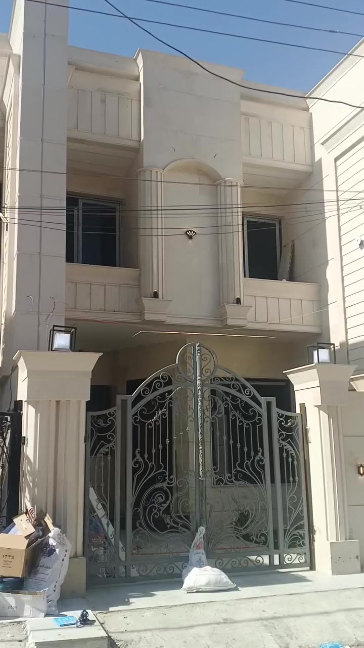 #للبيع  في #السيدية توين فيلا (عدد 2) – موقع مميز خلف جامعة الشعب 
#انسب عقار في السيدية      
المساحة: 150 م²
عرض الواجهة: 6 متر
الحالة: زيرو – قيد الإنشاء
الموقع: خلف جامعة الشعب
التقسيم الداخلي:
5 غرف نوم
6 حمامات
صالة واسعة
مطبخ
غرفة خدمات
العقار بتصميم عصري ومناسب للسكن العائلي، مع استغلال ممتاز للمساحة وتشطيب حديث (قيد التنفيذ).
للاستفسار اكثر الاتصال علئ الارقام 
او اضغط علئ الرقم واحد  (1)
*********** اتصال 
*********** واتساب 
#العقاري عمر محمد
