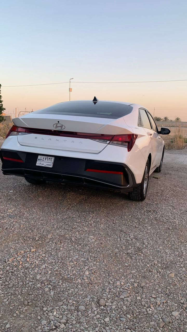 الانتره أمريكي (٢٤) أبيض ماشيه (١١ ) نص مواصفات اضرار خفيفه بدون إرباك بس دعاميه اصبع بنيد .. با سمي ( بدون رقم ،، المكان ديوانيه مكلف بالنشر ***********
