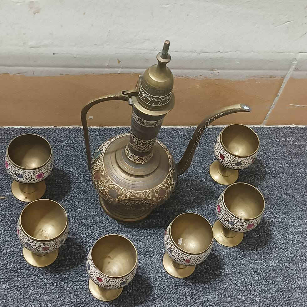 بۆ فرۆشتن
​بۆ فرۆشتن: سێتێکی نایابی مس (برۆنز) کە پێکهاتووە لە گۆزەیەکی (دۆلەک) نەخشێنراو و ٦ دانە پەرداخی (جام) زۆر جوان.
​تایبەتمەندییەکان:
​دیزاین: نەخشی زۆر ورد و دەستکاری تێدایە، ڕەنگاوڕەنگ و کلاسیک.
​جۆر: مس (Brass) و میناکاری کراوە.
​حاڵەت: زۆر خاوێنە و وەک ئەنتیک یان بۆ دیکۆری ماڵ و چایخانە دەست دەدات.
​بەکارھێنان: بۆ ڕازاندنەوەی مێز و ناوماڵ، یان پێشکەشکردنی وەک دیارییەکی گرانبەها. أربيل, العراق


**إذا كنت صاحب هذا الإعلان وتريد حذفه لأي سبب، رجاءا أرسل رسالة إلى الدعم الفني**