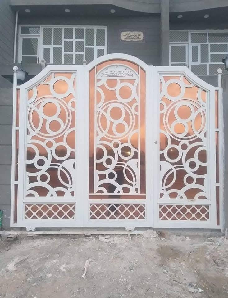 السلام عليكم حداد متجول تصليح بيبان وشبابيك وشد سقايف اي شي عندك تصليح بالبيت يخص الحداده اتصل واجيك للبيت *********** ابو محمد الحداد
