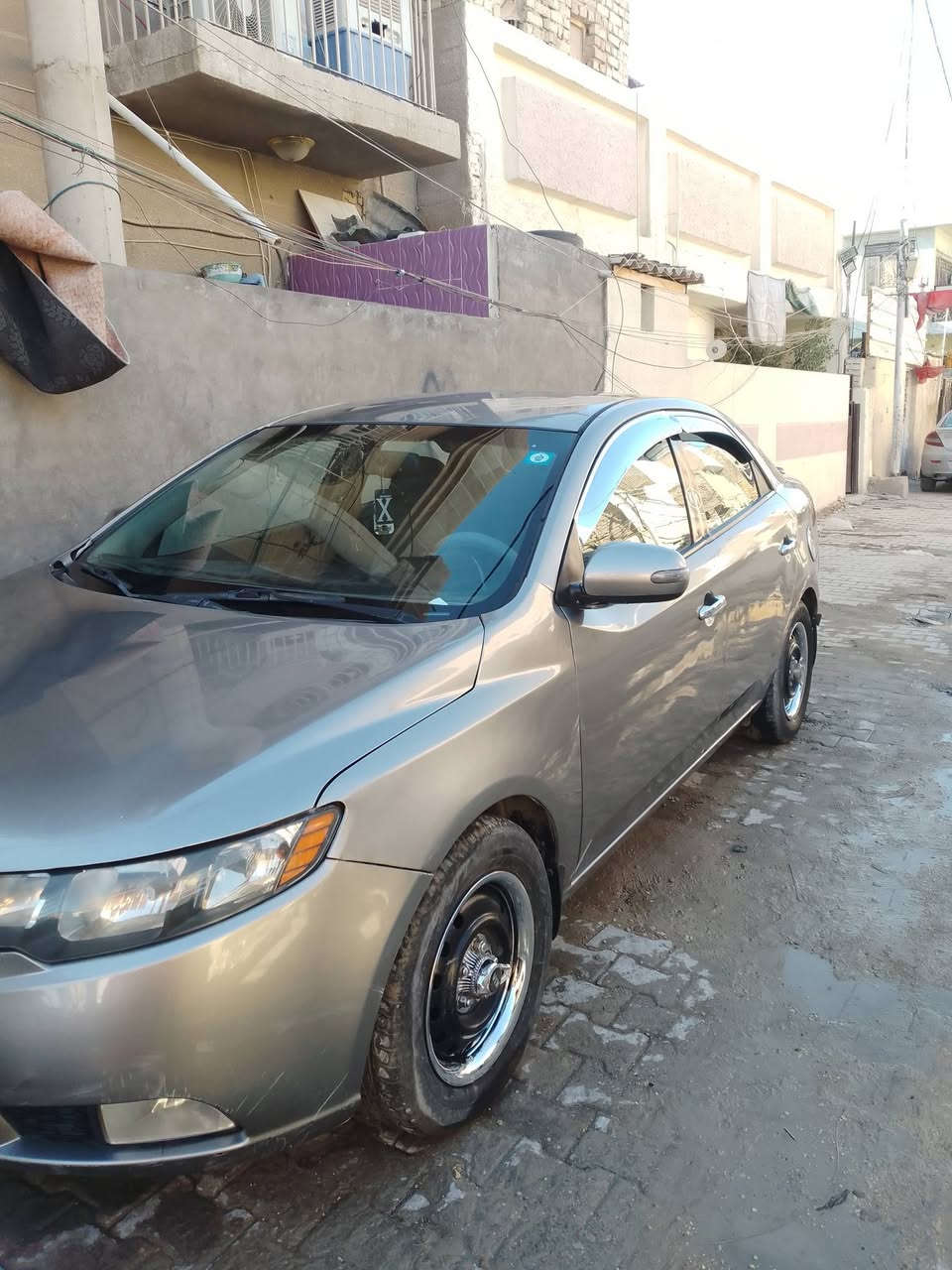 السلام عليكم سياره فورتي موديل 2010 للبيع وارد امريكي سياره كلهه ليبل واحد مصبوغه حزام للجماليه كير محرك جدد تخم تاير جديد صدر امامي خفي جديد سياره جاهز مابيها نقص تحول جديد هزه جديده سياره مابيها نقص مكفوله من السريع والتبديل مصبوغه حزام بسبب الجرائد السعر 83 بيهه مجال بصيط العنوان المنصور سامع اللقاء اسياره احلى من الصور الرقم ***********
