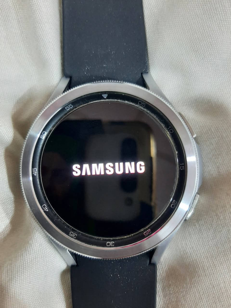 سامسونك اصليه سمارت 4  تحتوي على GPS  كامله مفوله سعرها ١٠٠ الف ومجالها  قليل الاتصال على
 (***********)

