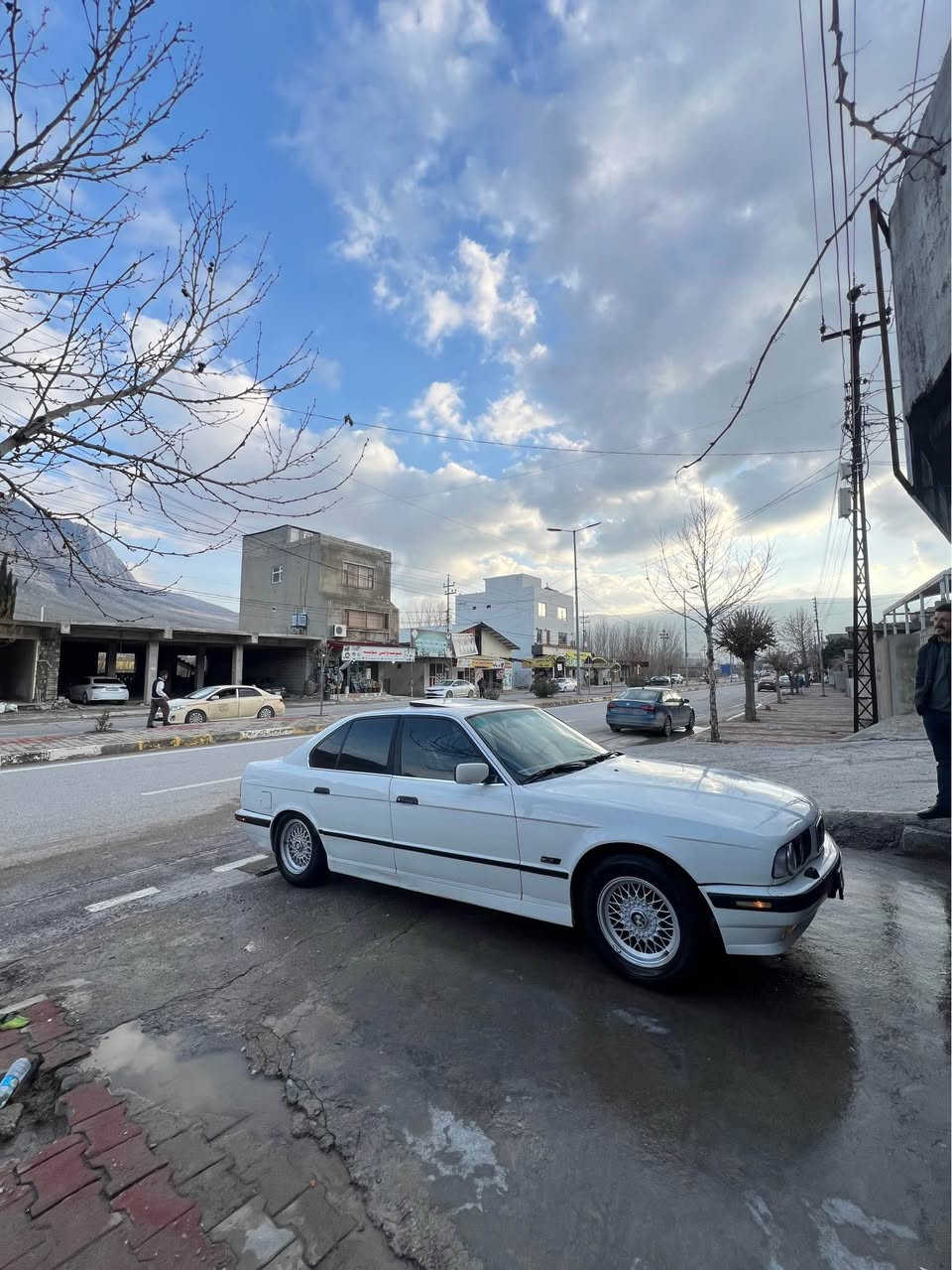 به ناوي خوا فرؤشتن بيئم ئه ورپي مؤديل ١٩٩٣مه كينه ٥٢٥كه پس گئرتؤماتيك ته بريد ساردو گه رمه جام كاره به ده بل ئێرباك فول فول ماسه فات بئ ده مو لئدران سحر٤٥مه جال شوئن سؤران *********** ڤايبه ر وه تس ئه پ أربيل, العراق
