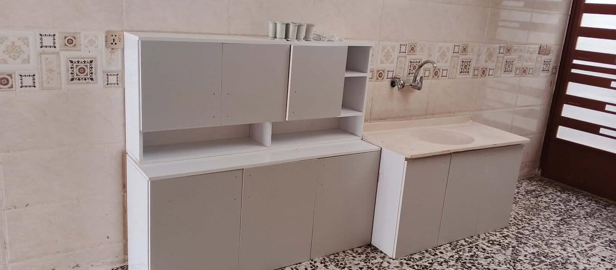 كاونتر متر ونص ارضي
متر ونص ملحق
والسنك متر و و٢٠سم مرمر خشب تفصال جاهز mdf
سعره ٢٠٠ وبي مجال بسيط للجاد
تواصل واتساب 

0778 009 9389
