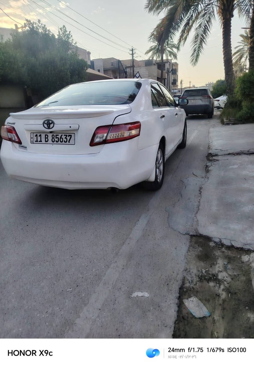 السلام عليكم 
للبيع تويوتا كامري 
موديل 2008
وارد امريكي مكينه 2400
حادث جاملغ خلفي وقبغ جنطه 
بيها اربع قطع صبغ 
اعتبرها حزام 
محرك كير جديد 
محرك جديد شاده 
صدر امامي خلفي جديد 
تخم تاير جديد 
تبريد ثلج 
شاشه كامره 
تحكم استيرن 
كروز سرعه 
رقم بغداد دولي
سنويه وهزه جديده 
السعر 90 وبي مجال 
مكان السياره بغداد حي الجامعه 
***********
***********
