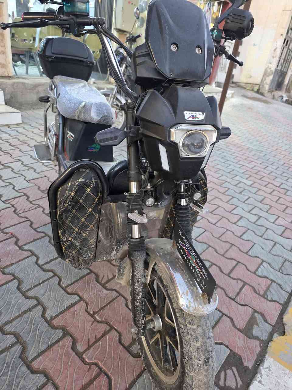 السلام عليكم دراجه شحن نوع جبلي موديل ٢٤ ما نقصه شي ٦ بطاريات ع الفحص كامل من كلشي سماعات ام بي ثري  بصمه ريمونت سويج السعر ٥٥٠ وبي مجال بسيط حك الجيه رقم تليفون *********** 
***********
