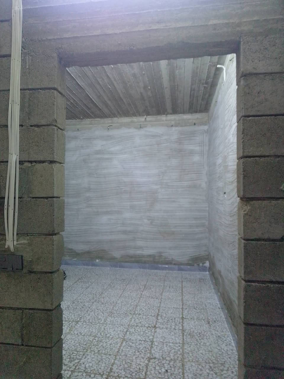 ***********
السلام عليكم عندي بيت بالقوسيات طابقين صاحبه رايده 40 وبيه مجال رقم صاحب البيت
