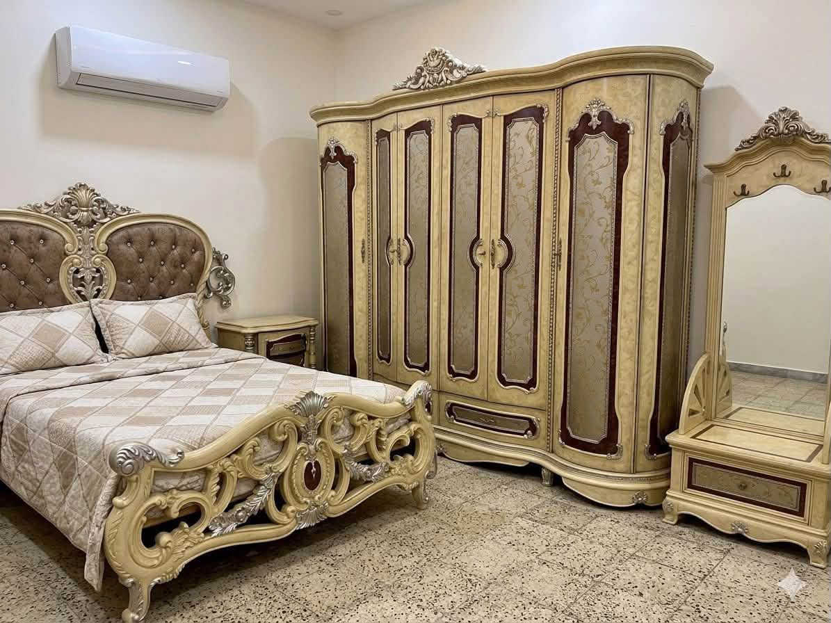 ‏غرفة مصرية ضخمة سبع قطع نظيفة سعر مناسب عنوان بغداد حي القاهرة الثانية الي يريدها يدخل خاص يراسل لو يتصل على هذا الرقم *********** بي وتساب
