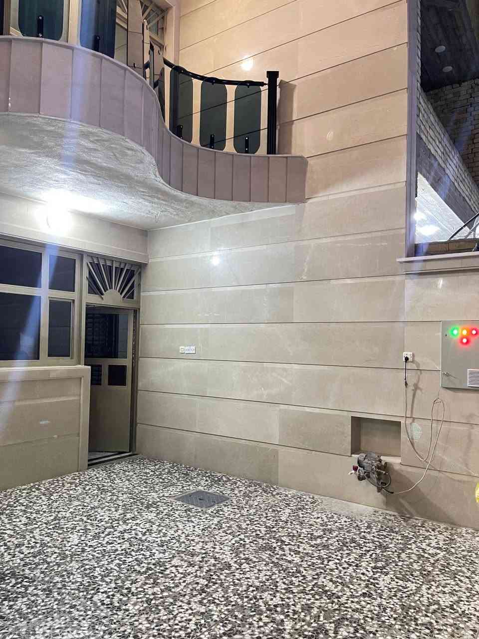 بيت لبيع منطقه البلديات ليون 150م واجهة 7 نص نزال20 طابقين ونص 5غرف 3صالات 3 مطابخ 3حمامات استقبال بناء 2014 محدث للاستفسار واتساب ***********
