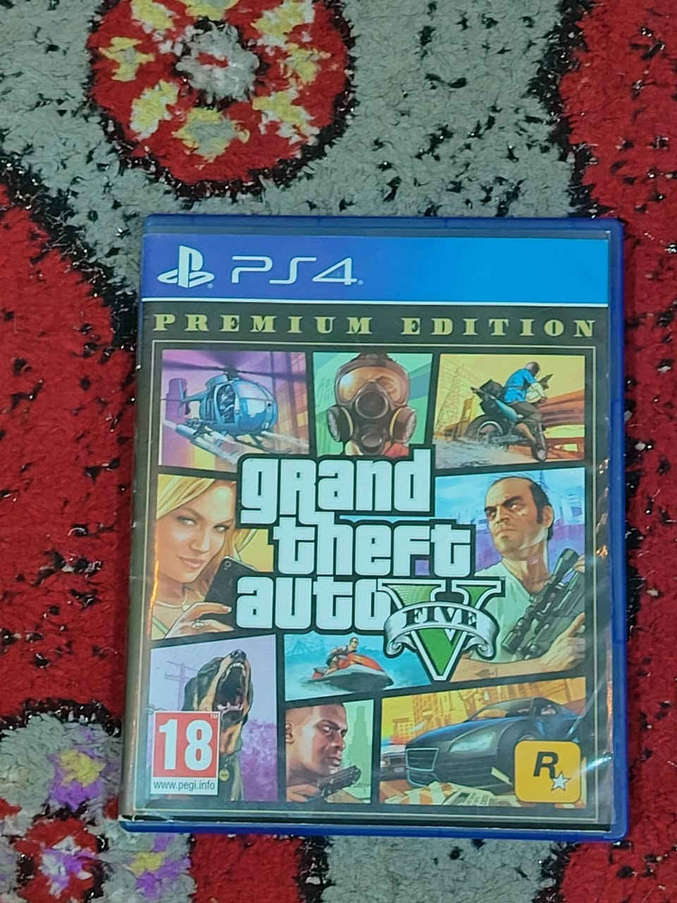 السلام عليكم 
بلي ستيشن فور برو جهاز نضيف مفتوح 
تنضيف فقط  سعر 220
ملحقات
جوستيكات 2 اصليات وحده بيها عطل وثانيه كير يشكل
قرص GTA
كيبلات كامله  مكاني بغداد حي العامل 
رقم /***********
