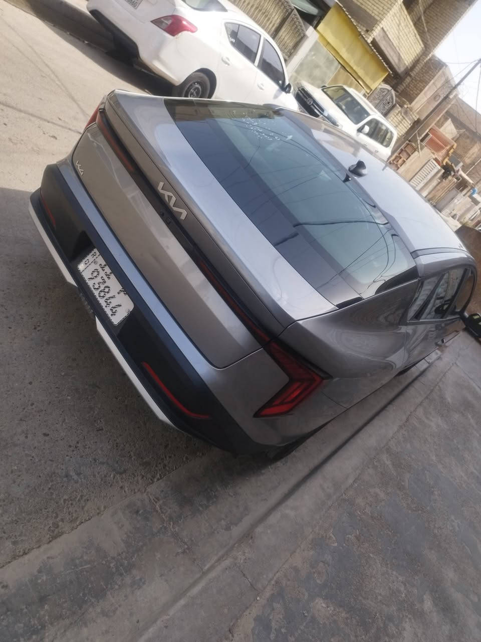 سلام عليكم 
كي فور موديل 25 باسمي شهداء ابيع وكالة عامه حادثها جاملغ وبنيد ماشية 30 الف كيلو السيارة خير من الله جديده بمعنى الكلمه مكاني بغداد الحرية الدولعي سعرها ب152 قفل 
للاستفسار الاتصال على الرقم ***********
