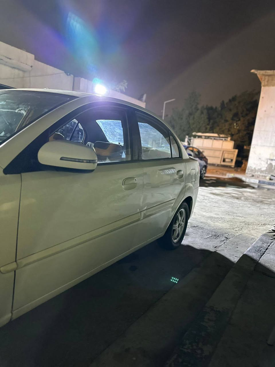 السلام عليكم كيا ريو موديل 2012 
مكينة 1600 رقم بصره تحويل 
سنويه 2028 سياره بيها صبغ بدون ضربة 
مكينه كير كفاله السعر 78 وبيها مجال قليل
 رقم الهاتف *********** 
مكان السياره البصره البصرة, العراق
