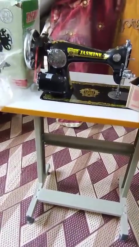 السلام عليكم مكينة خياطة جديده بالكارتونه مع الميز للاستفسار الاتصال على الرقم 
***********
