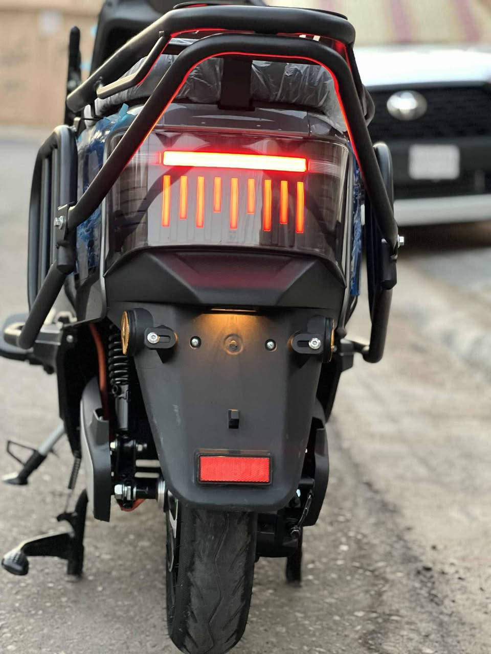 ⭕⚡دراجة ( وحش الكون ) شحن 
للبيع  نضيفة الدراجة ( مستخدم )  صارح طالع من معرض 5 شهر

🟡مواصفاتها :
🔹ملف بقوة 2000W
🔹بطاريات ٦ كبار مسطرة 72V, 35A
🔹مثبت سرعة (ARS)
⭕دبل إشارة
🔹بريك امامي خلفي دسكات
🔹مانع تزحلق ( ABS ) 
🔹لايت ( عالي، ناصي، رماش ) 
🔹اشاير (يمين، يسار) 
🔹سرعة 80km/h حقيقي 
🔹المسافة المقطوعة من km65- 75km بالشحنه الوحده 
🔹صندوق كبير جدا
🔹هورن 
🔹نظام البارك ( P ) 
🔹قفل ستيرن 
🔹مانع سرقة 

🟣ملاااحظة :الدراجة نظيفة جدا امانة الله 

🔺شاحنتها موجوة كلشي مابيها وجديدة

السعر : 875 الف وبيها مجال 

للاستفسار : وتس او خاص يلي جاد فقط يتصل *********** مكاني كربلاء طريق نجف عامود 1095
