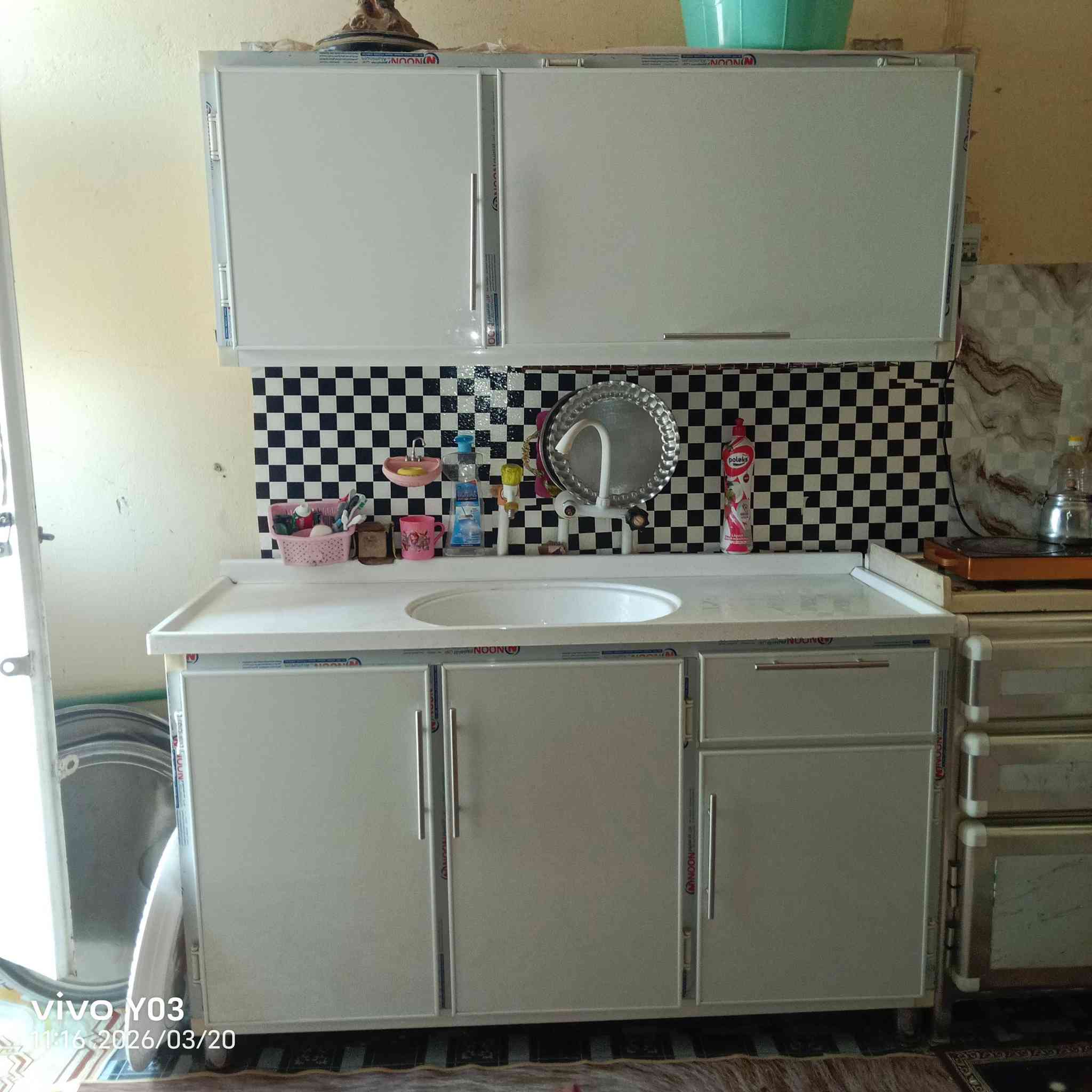 كاونتر مترين ونص مع سنكي متر ونص مرمر مع ملحق نضيف كلش للبيع عنواني ديوانية حيعسكري  قرب فلكت العلماء *********** بي واساب
