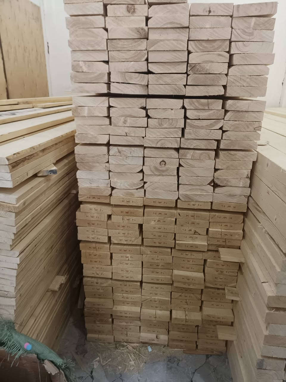 متابعينا الكرام 
السلام عليكم ورحمه الله وبركاته 
متوفر 
*خشب جام الماني درجه اولى..لعمل الديكورات 
*خشب جام 25*100*400. روسي الدرجه الاولى 
*خشب جام روسي3*6*6. لعمل الجراجيب 
*خشب جاوي ماليزي 3*6*6. لعمل الجراجيب 
*خشب جام 2*4*4.  الماني
*خشب جام 3*3*3الماني
*خشب جام 3*3*4الماني
*خشب جام روسي 1.5*6*4
*خشب جام الماني 1.5*235*400
*خشب جام روسي 1.5*6*360
*جميع انواع البلايود والبورد والبلوك والمعاكس الصاج والعادي وال mdf الالوان
*بلايود روسي 12ملم لعمل الزوارق
*بلايود روسي 8ملم
*بلايود روسي 18ملم
*جكات بناء طول 4متر
***جميع مستلزمات النجاره
------------------------------------
البيع جمله ومفرد
ثائر لتجاره الأخشاب ومستلزمات النجاره 
الانبار/ عنه/ شارع الحضره 
قرب عالم الدراجات --مقابل علوه عنه المركزيه 
***********
***********
ثائر يونس جميل
