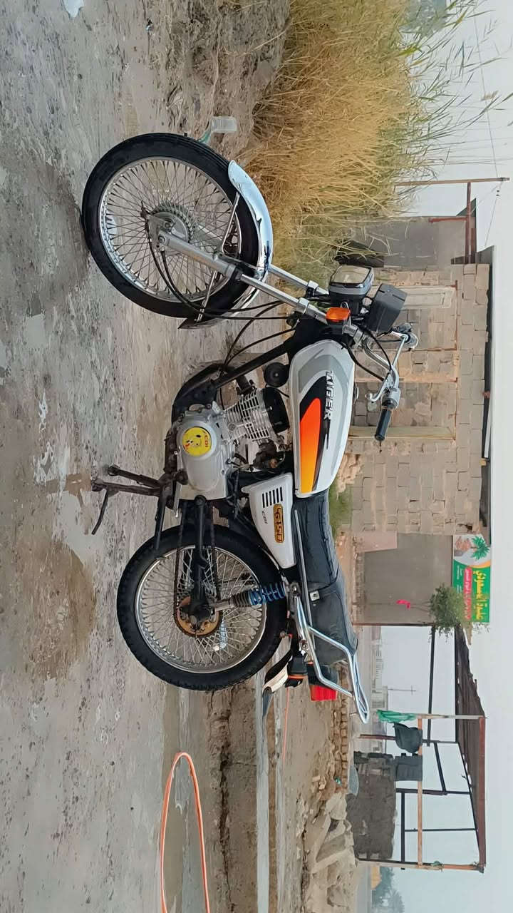 السلام عليكم 4كير تايكر للبيع مديل 2021 أوراق كامله دراجه نضيفه مكينه ناعمه تجي تفحص وين متريد مكاني سدت الهندية السعر ٤٣٠ وبيه مجال  غير متواجد ع الفيس ***********
