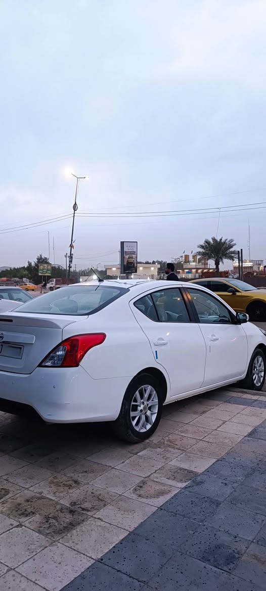 سلام عليكم.      للبيع فقط.     بدون مراوس.    
نيسان  صني مصري 2025اربيل بسم شركة وكاله مداور كل مشكله مابيه.  ماشيه (28)ألف كفاله عامه فول مواصفات كير مكينه حداديه تبريد كفاله عامه تخم تاير على وضع الشركه حتا السبير  السياره بعدها على وضع الشركة السعر 122وبيها مجال حك الجيه مكاني 
النجف للستفسار  ***********
