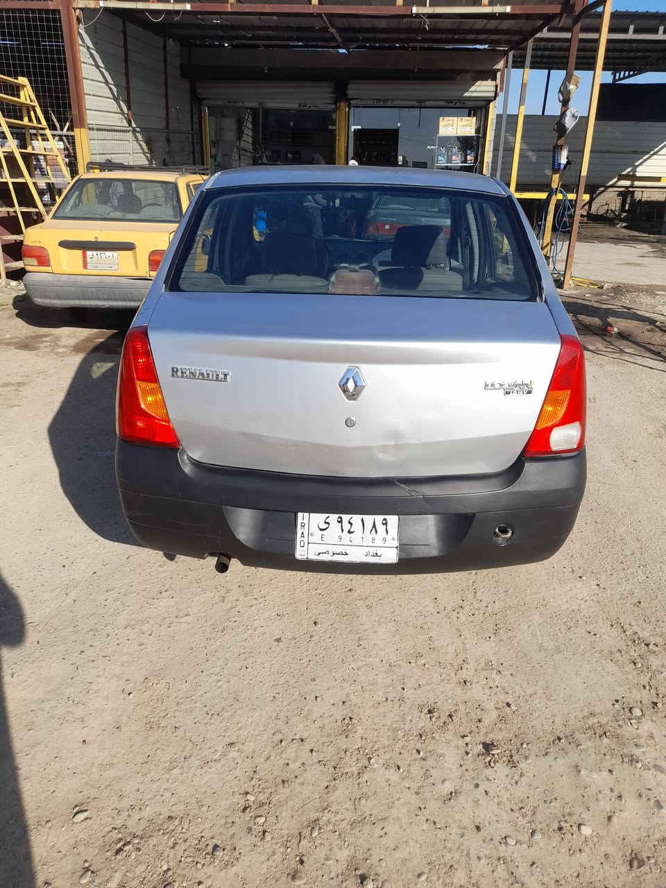 سلام عليكم رينو 2013 المكان بغداد التاجي قرب المعسكر بيه تغم تاير باتري جديد حداديه جديده جام كهربه سعر 40بيه مجال الرقم***********
