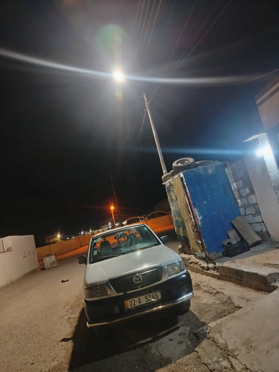 السلام عليكم (بيكم مازده) موديل 2002 كير عادي مكينه وكير نضيفات كهربائيات كله شغاله
بيه حزام صبغ 
 رقم اربيل
سنويه نافذه 
السعر 50وبيه مجال(مراوس حسب القناعه)
هـ /‭٠٧٨١ ٠٥٦ ٥١٨٠‬
