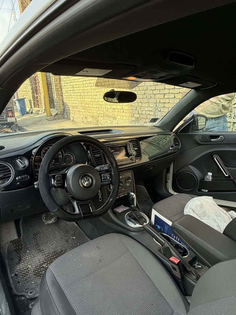 السلام عليكم
للبيع بيتل موديل 2019 وارد امريكي
رقم بغداد مشروع وطني 
لون ابيض 
مواصفات السياره:
محرك 2000 تيربو
شاشة + كامره قلابه
كشنات مخمل 
رادارات جانبيه
اشاير مري
كير +محرك كفاله 
صدر امامي خلفي جاهز 
حادث السياره: 
جاملغ و بنيد و باب السايق مفتوح و مشدود نفسه بس بالسونار يقره تبديل لان مفتوح ومشدود 
السونار مرفق بالمنشور 
 السعر 119 وبيه مجال 
مكان السياره بغداد 
للاستفسار *********** مكلف بلنشر تصال على رقم
