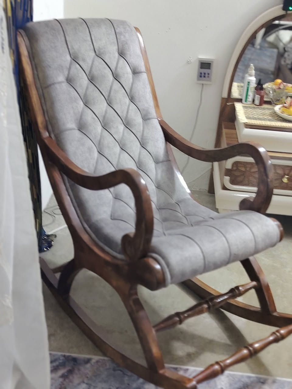 السلام عليكم عندي هذة الكرسي الهزاز اخذتةجديد واخذمكان بالغرفة السعر 135000


**إذا كنت صاحب هذا الإعلان وتريد حذفه لأي سبب، رجاءا أرسل رسالة إلى الدعم الفني**