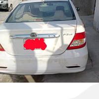 بي وايدي f3 موديل 2013 بيها باب سايق صبغ او اماكن جراد قليله مثل ما مو...