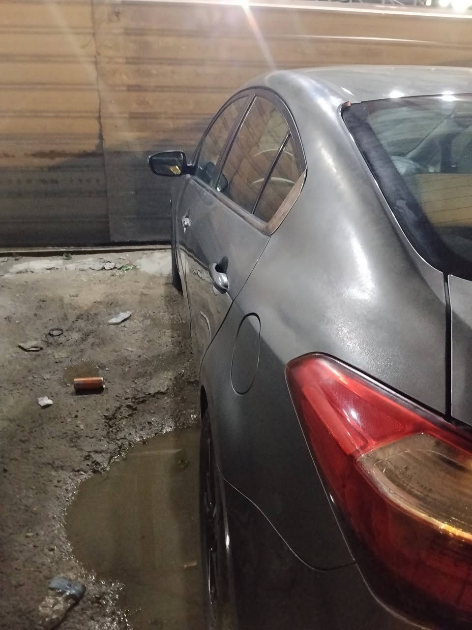 سلام عليكم كيا فورتي موديل 16 للبيع حادثة خلفي جنطه فقط سعر 105وبيها مجال عنوان حريه قرب ساحة عدن هاتف ***********
