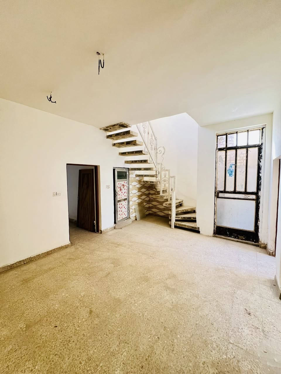 دار للبيع المساحه 100م طابو زراعي سند 25
يحتوي على غرفه وصاله وكليدور وصحيات داخليه 

العنوان : نادر الثانيه گراغول قرب منظومة الماء 

السعر :55 قفل

للاستفسارات واتساب ***********

البيت غير مسكون
