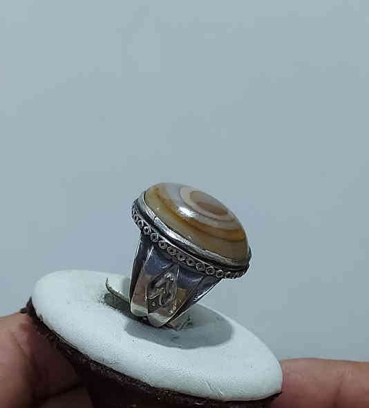 اللهم صل على محمد وآل محمد الطيبين الطاهرين 
سليماني قديم صياغة يدويه 
فضه عيار 925 
القياس 20
السعر((35)) الف
توصيل محافظات 5 الاف داخل الكوت 2 الف
*********** ~ ***********
ابو سجاد الوائلي
