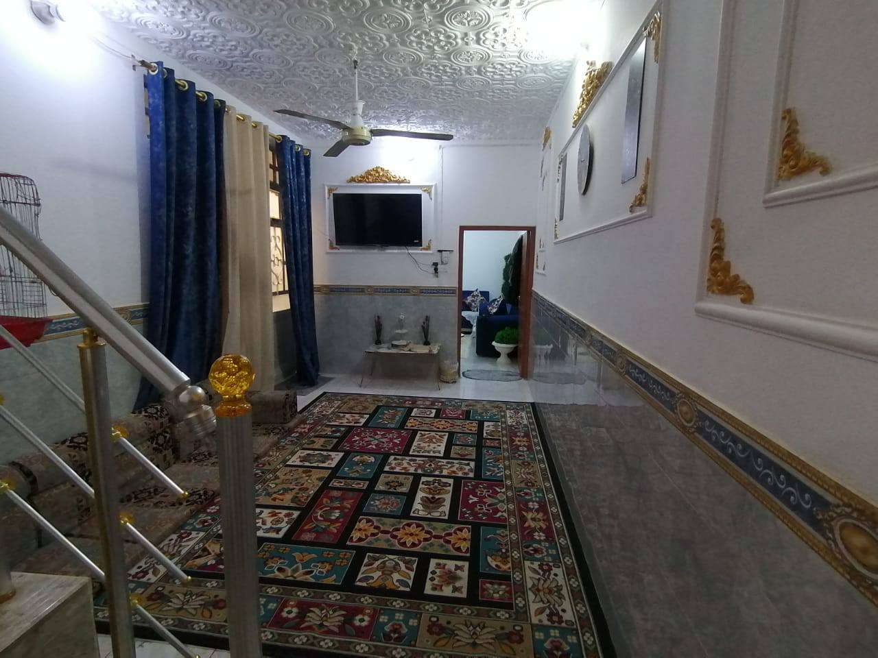 السلام عليكم دار للبيع 100 متر طابقين صاله ومطبخ واستقبال 3 غرف نوم ومجاميع صحية عدد 3 شارع 12 كوفه حي ميسان نهاية شارع الكيات  للأستفسار ***********
