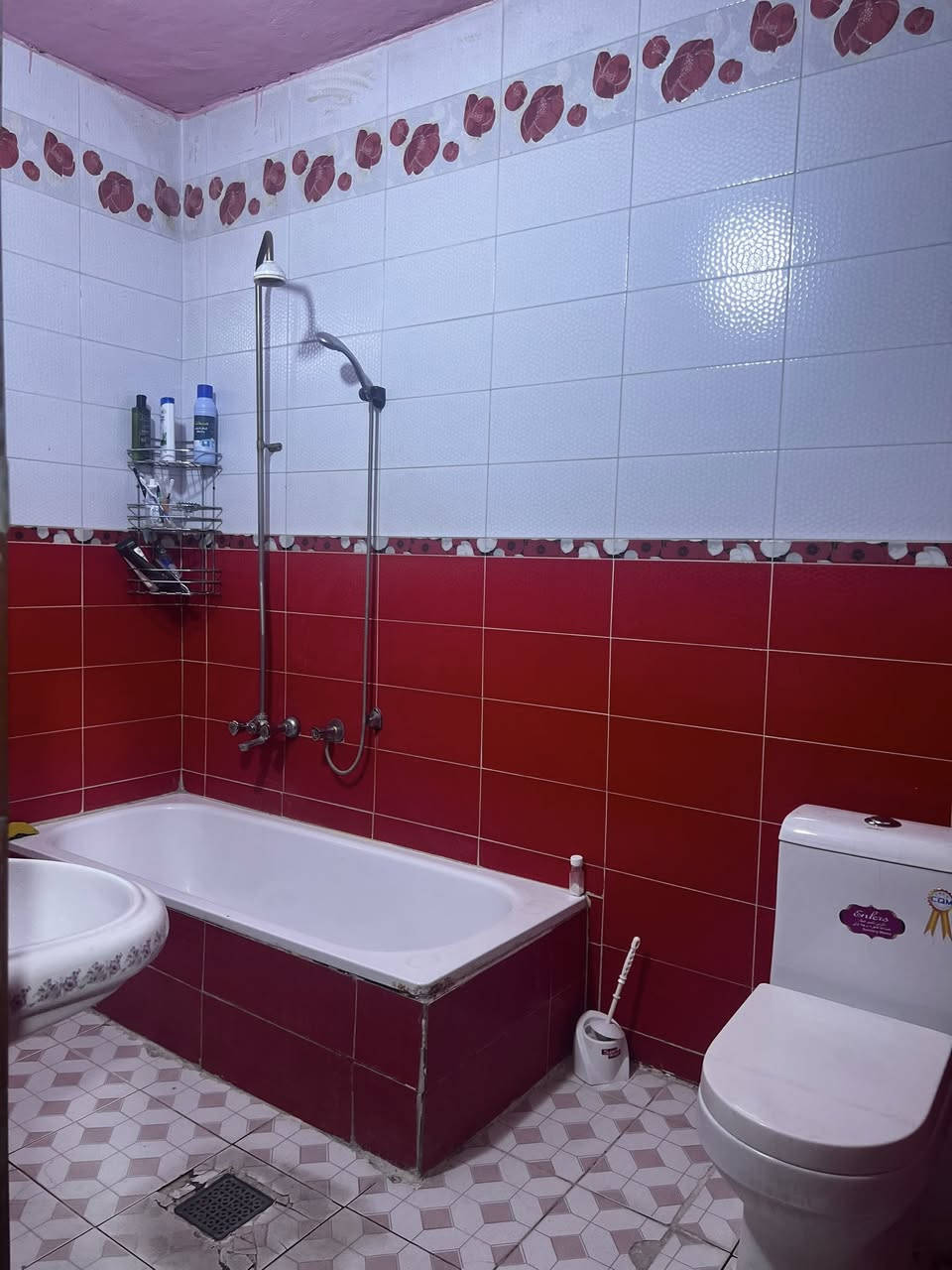 دار للبيع
مساحه 135متر خارطه تركيه 
الواجهة 5 متر
نزال 27 متر 

الطابق الاول
مطبخ+خدمات+غرفة نوم+منور
 
الطابق الثاني 
غرفة+خدمات+استقبال نظام تركي

الطابق الثالث 
غرفة+ خدمات+سطح

بغداد الجديدة / حي الخليج 
📍قرب مستشفى العلماء 
الاستفسار ***********
