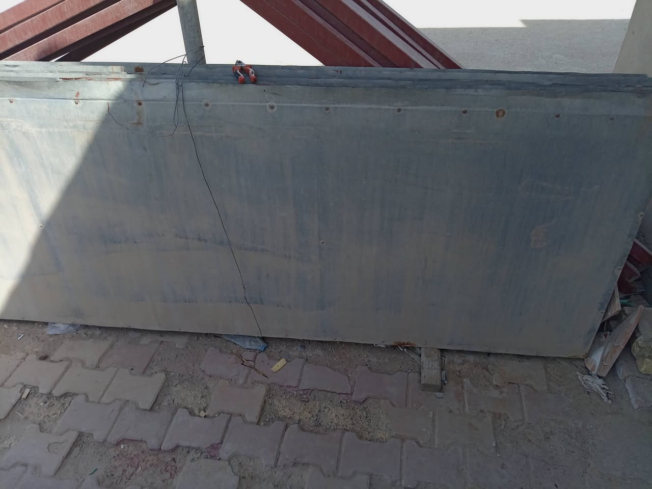 سلام عليكم سقف مساحته ٣ في ٨ متر متكون من ثمانية قطع مساحة القطعه ١ في ٣ متر يصلح سقيفه مصنوع من الجينكو وافطار بوري ابو الانج سهل الاستعمال واتساب *********** اتصال ***********  مكانه الديوانيه للاستفسار أكثر خاص
