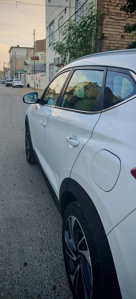 السلام عليكم 
توكسان خليجي موديل 2019  للبيع بسعر 198 قفل مواصفاتها فول عدا الفتحة 
مكفول ماعدا بارد اقل الشبر
المواصفات .....
بصمة تشغيل 
بصمة ابواب 
دخول ذكي + اشارة ترحيب
شاحن موبايل وايرلس
منفذ  usb , aux  
بلوتوث بلادي
مود درايف 3 وضعيات (Sport, Eco, Normal)
تحكم ستيرن فول
كروس مثبت سرعة
حساس امامي خلفي بلادي
كاميرا خلفية دوارة
كاميرا امامية تسجيل تعرض على الشاشة اني شادلها
لايت امامي عدسة + ماطور تحكم
بلاجكتور امامي
ليد نهاري
البك لايت ليد 
تبريد خلفي
ثلاجة بالجكمجة
كشن السايق كهرباء
المكان نجف
للاستفسار الاتصال 
***********
