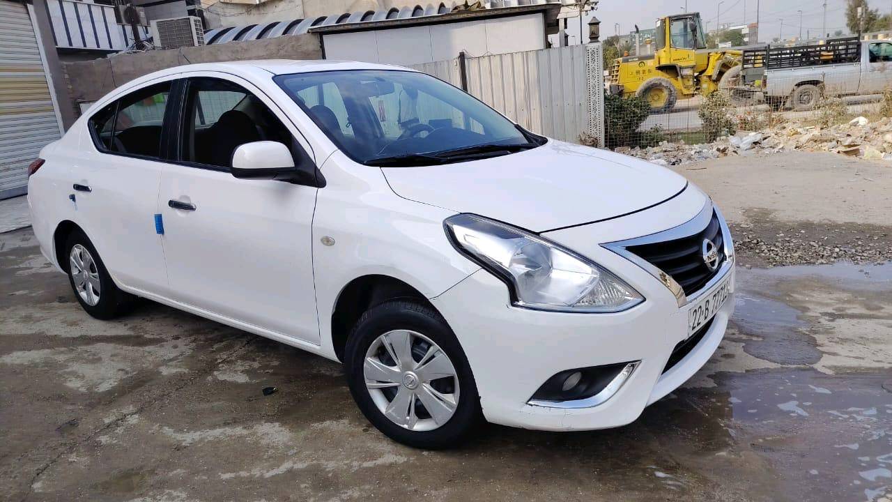 

السيارة نيسان صني نظيفة جدًا ولونها أبيض. السيارة موفرة للوقود ومثالية للاستخدام اليومي. توفّر الراحة للسائق والركّاب، وتتميز برحابتها الداخلية ومساحة تخزين جيدة. الدواليب حالة جيدة والسيارة معتنى بها بشكل ممتاز.