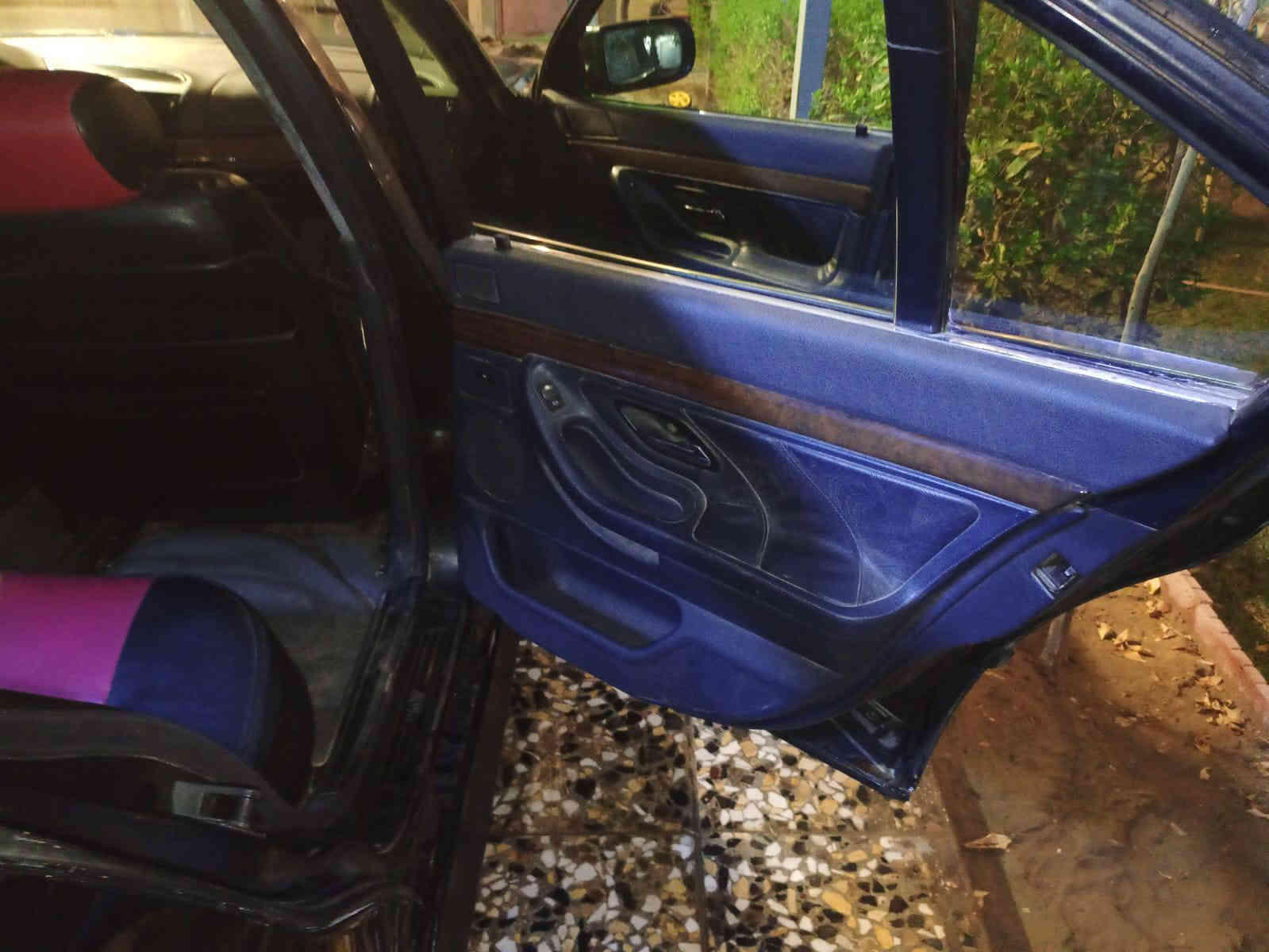 كير ومحرك 8سلندر ،،كله شغاله السايد روف جديد جام  ،،،،شادله محرك 3000 جديد مال حاويه يعني 730 وسنويه هم مكتوب 730 خفاش نقصه تبريد كمبريسر موجود بي ظمان عله الشد بيه منظومه غاز بس بيه نقص ،،،،،كراسي كهرباء شغاله،،،، تخم تاير جديد قبل 20 يوم شادهن،،،برده خلفيه شغاله السعر 85 ،،،،،موديل 1994السيارة باسمي ***********
