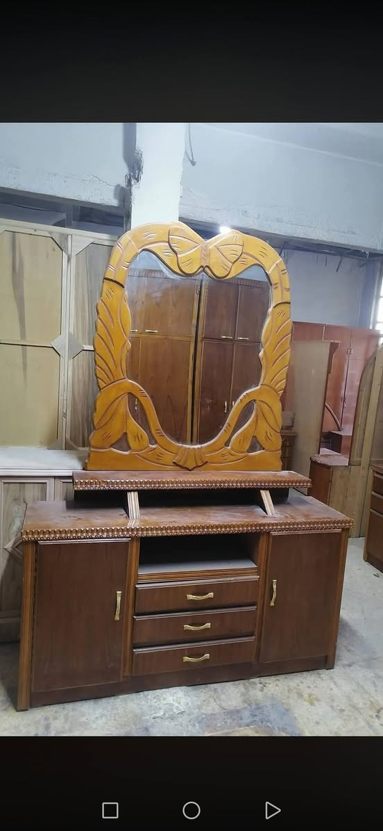 غرفه النوم مستخدمه للبيع العنوان المحل موصل حي الوحده مقابيل سوق الميثاق الرقم ***********
