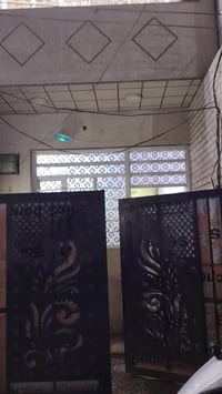 يوجد بيت مساحتة 58 مترواجهة 2.90 نزال 20 البيت مقسوم يوجد في حايط مشتر...