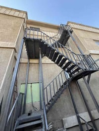 حدادة عامة  أبواب شبابيك محجرات قمريات كيسبان كرفانات متنقل 0772438605...