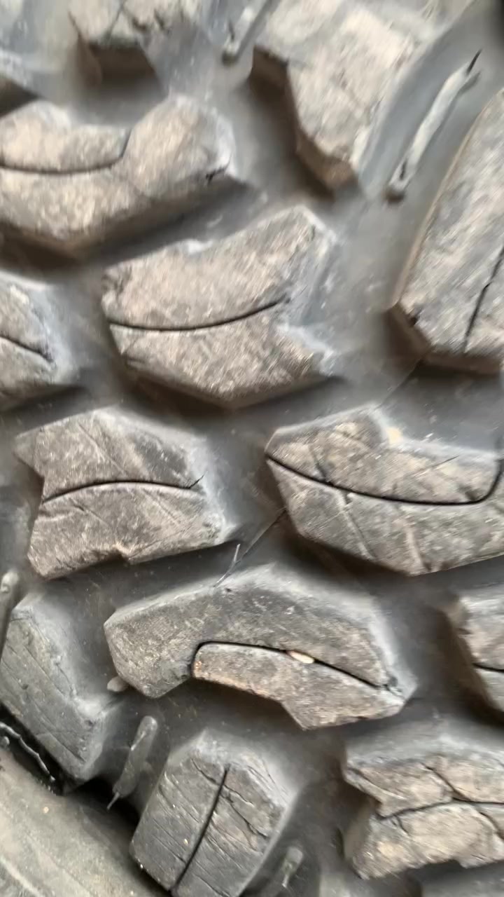 ئەم تاقمە جەبەلیە بۆ فرۆشتن
٢ مانگە بەستراوە وڕەی جادەی نیە
٣٥٠ هەزار
***********
