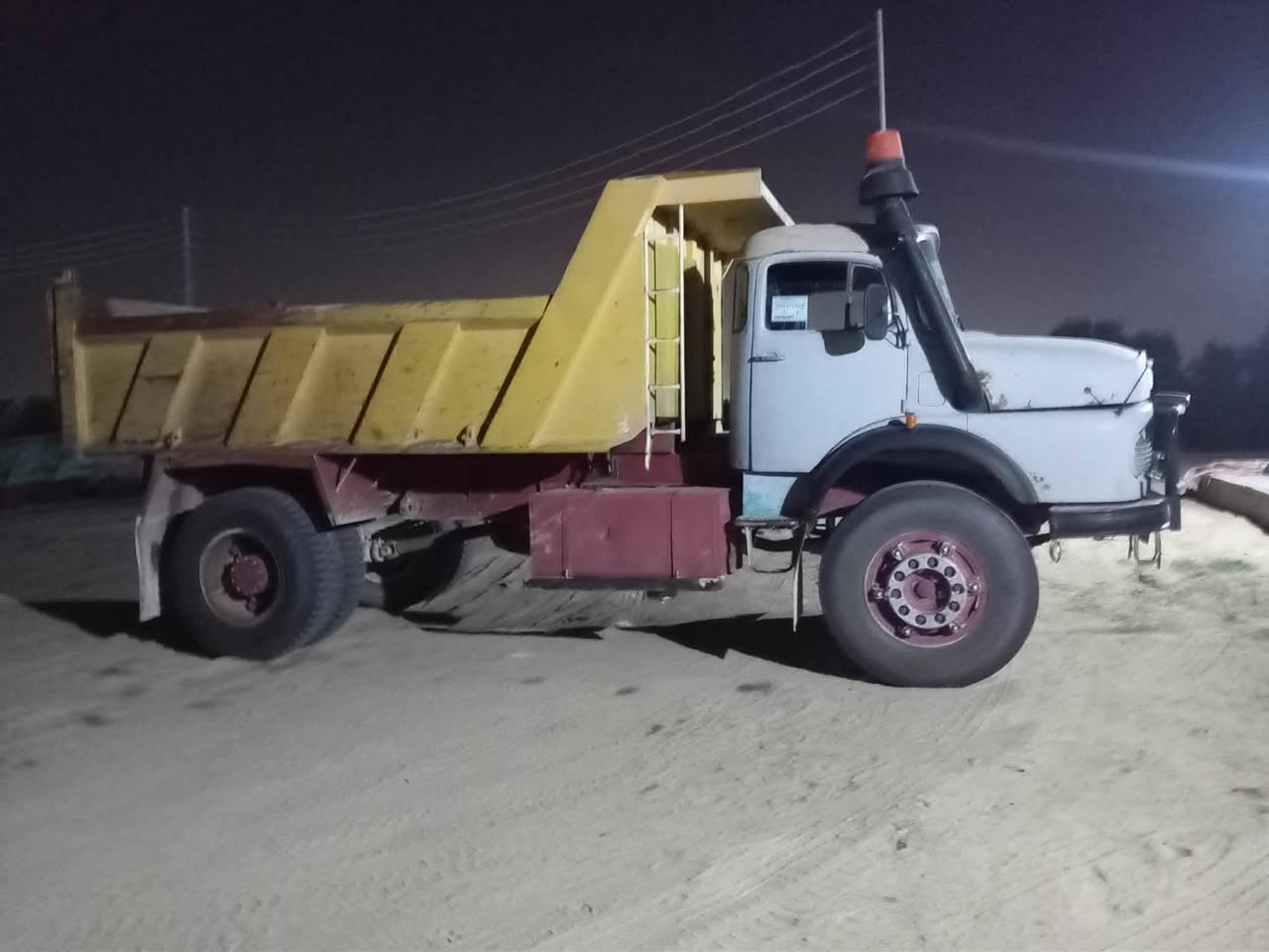 للبيع اقجم موديل 68 محدثه كله 81 محرك 55 كير 
25  انبار رقم بسمي السعر30 مليون وبيها مجال رقم الهاتف ***********
