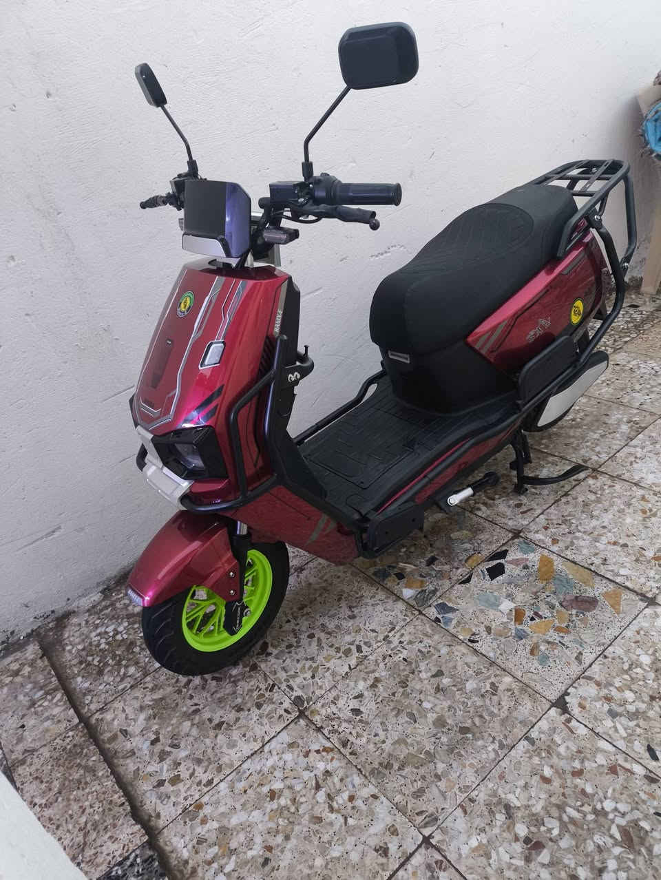 السَلٱمٌ عـَلـْيگمّ دراجه شحن للبيع
بطارية ليثيوم فوسفات الحديد
ملف ٢٠٠٠ 
تمشي 75 كيلو حقيقي 
سرعه ٨٥ 
٣نمر و R
دراجه نضيفه كلش
تجي تفحص وتاخذ 
مكاني بغداد 
سعرها 1 مليون وبيها مجال
للاستفسار ع رقم***********
