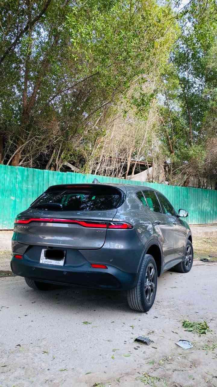 دوج هورنيت 2023
GT
سعر 180$ او مراوس ويه اوباما فقط ..
‎نوع المحرك: Hurricane4 رباعي الأسطوانات (I-4) سعة 2.0 لتر تيربو.
‎ ‎ القوة الحصانية: 268 حصان
عزم الدوران: 400 نيوتن متر (295 رطل-قدم
گير : أوتوماتيكي من 9 سرعات.
نظام الدفع: دفع رباعي مستمر (AWD) قياسي.
‎التسارع: من 0 إلى 96 كم/ساعة (60 ميل/س) في 6.5 ثانيه
‎السرعة القصوى: 225 كم/ساعة (140 ميل
‎الشاشة الوسطية: شاشة تعمل باللمس مقاس 10.25 إنش بنظام Uconnect 5.
‎لوحة العدادات: شاشة رقمية بالكامل أمام السائق مقاس 12.3 إنش.
‎التوافق: دعم لاسلكي لنظامي Apple CarPlay و Android Auto.
‎المقاعد: تنجيد ألكانتارا (Alcantara) أو القماش الفاخر مع لمسات وخياطة باللون الأحمر الرياضي.
النظام الصوتي: 6 سماعات قياسية (أو نظام Harman Kardon 
نظام الكبح التلقائي في حالات الطوارئ (AEB).
‎نظام مراقبة النقاط العمياء وتنبيه حركة المرور الخلفية.
‎نظام التحذير من مغادرة المسار والمساعدة على البقاء فيه.
‎نظام تثبيت السرعة التكيفي الذكي.
‎كاميرا الرؤية الخلفية وحساسات الركن


**إذا كنت صاحب هذا الإعلان وتريد حذفه لأي سبب، رجاءا أرسل رسالة إلى الدعم الفني**