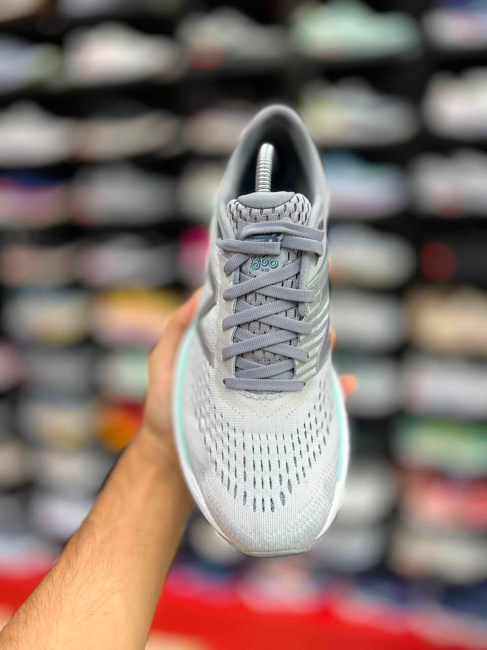 حذاء New Balance 860v10

مخصص للجري والمشي، يتميز بتصميمه الذي يجمع بين الدعم والثبات والراحة الفائقة أثناء الحركة.

قياس 42.5 القدم 27

السعر 75 الف

توصيل 5 محافظات 3 داخل النجف 
العنوآن نجف ملحق الروان
*********** واتساب
