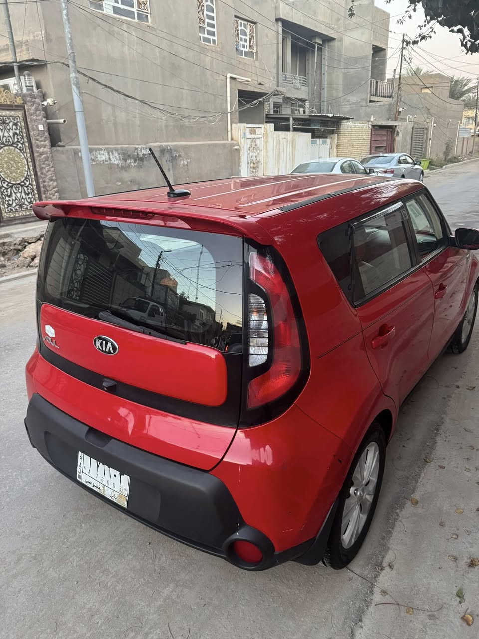 السلام عليكم للبيع كيا صول موديل ٢٠١٥ وارد أمريكي مكفوله بدون حادث مكينه ٢٠٠٠ نص فول  ماشيه ١١٢ رقم بابل بسمي السعر ١١٦ وبيه مجال قليل حك الجيه مكان السياره حله حي الكرامه الاتصال برقم ***********
