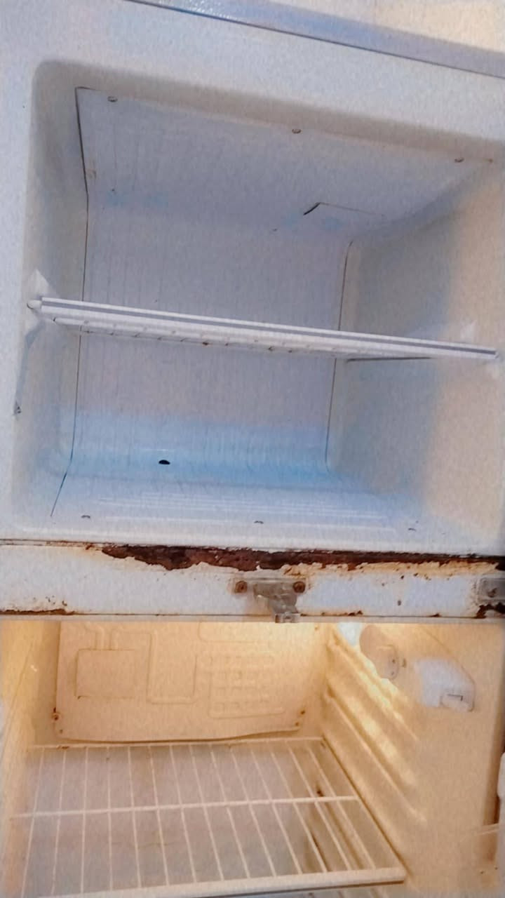 السلام عليكم ثلاجةة شغاله تبرد وتجمد. بس هذا الضررر الي بالصور كدامكم السعر 60 وبيها مجال


**إذا كنت صاحب هذا الإعلان وتريد حذفه لأي سبب، رجاءا أرسل رسالة إلى الدعم الفني**