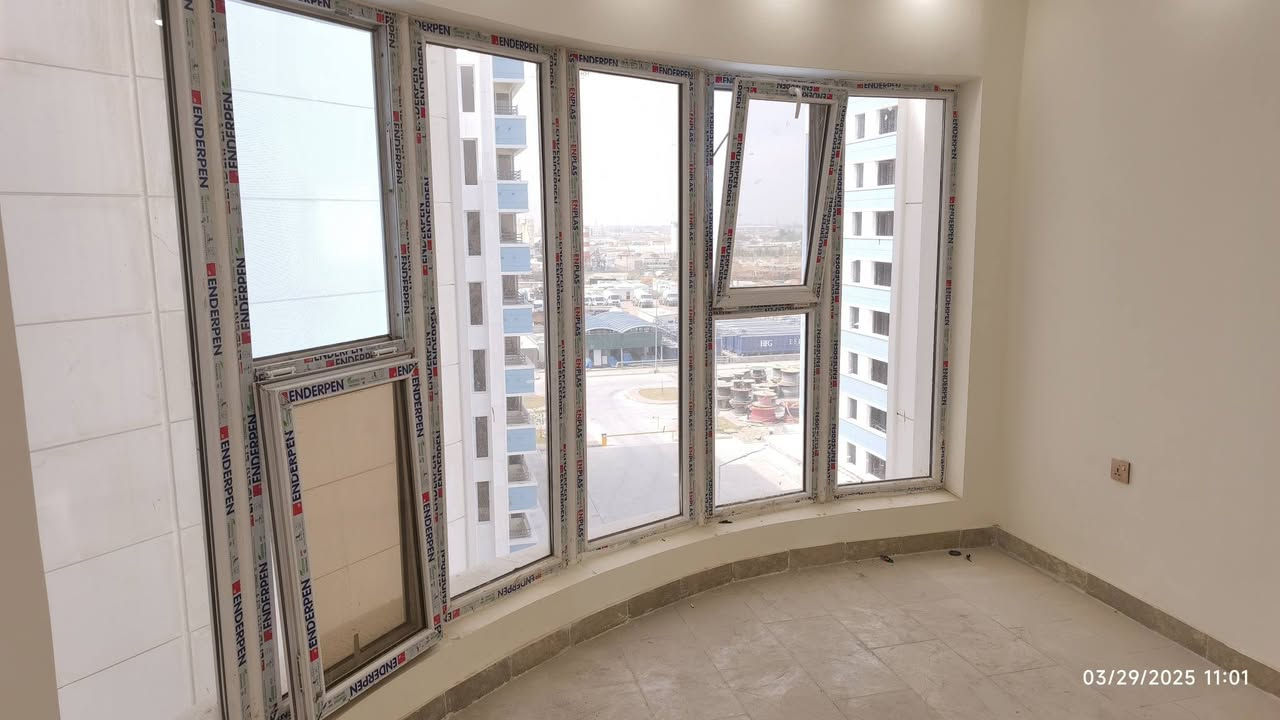 شقة للبيع في مجمع ابن فرناس السكني قرب مرور التاجيات في بغداد
الشقة مدفوعة الاقساط ومستلمة بشكل كامل وغير مسكونة
بلوك A4
الطابق الخامس
المساحة 190 م
صالة واستقبال
غرف نوم عدد 3
حمامات عدد 2
مطبخ متكامل مجهز بكاونترات وطباخ ومرشحة وغسالة ملابس
سبالت عدد 3
انارة 
اطلالة جانبية على الحدائق
كهرباء 24 ساعة 
منظومة غاز مركزي
السعر مناسب جدا 
للاستفسار التواصل على الرقم  ***********
