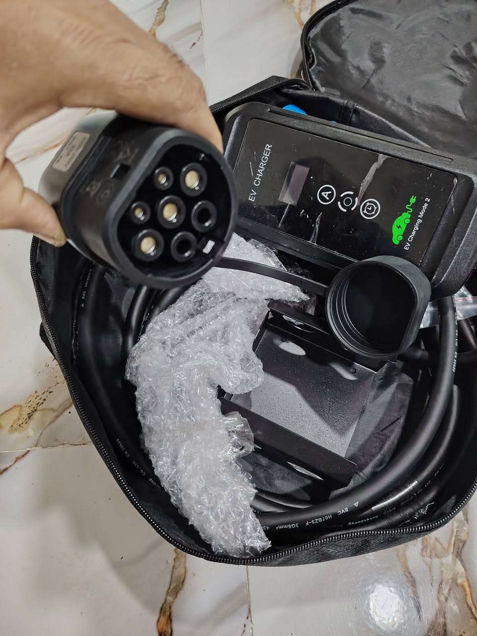 شاحنة سيارة للبيع للاستفسار عالرقم *********** يوجد توصيل
