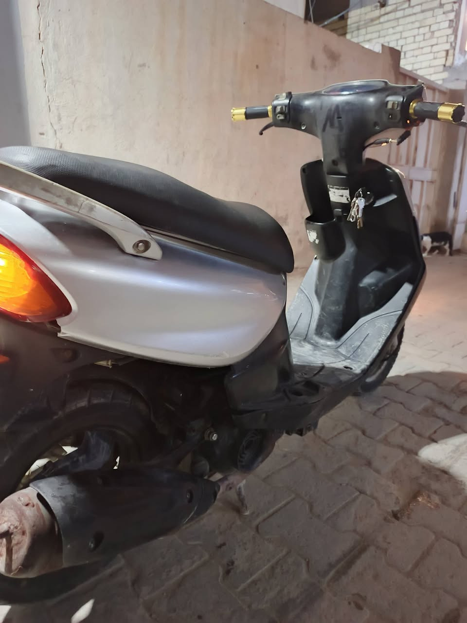 السلام عليكم دراجة ماكس قجمة 120 
للبيع دراجة نضيفة تبخير ماكو كهربائيات شغالة بركات بلمكان تايرات جدد دبلات شغالة هندر شغال سلف شغال نكر شلعة ومعدل مكينة بلادي ممفتوحة تعال افحص وشوف 400 وبيهة مجال مكاني بغداد الحرية ***********
