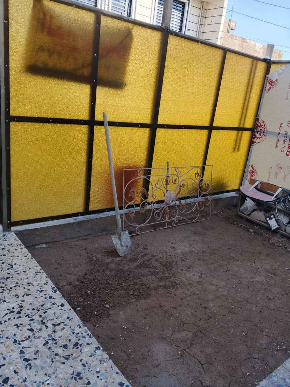 السلام عليكم ورحمة الله وبركاته

بيت للبيع الزعفرانية بالجواهري مساحة 100 م 
سند 25 طابو صرف زراعي
بناء حديث بعده جديد بناء درجة أولى كراج صغير وحديقة واستقبال ومطبخ حار و بارد وصحيات مشتركة وغرفة نوم ودرج داخلي للأتصال ولأستفسار الأتصال على الرقم 
***********  أبو ايلاف ‏‪***********‬‏  أبو أيهم
